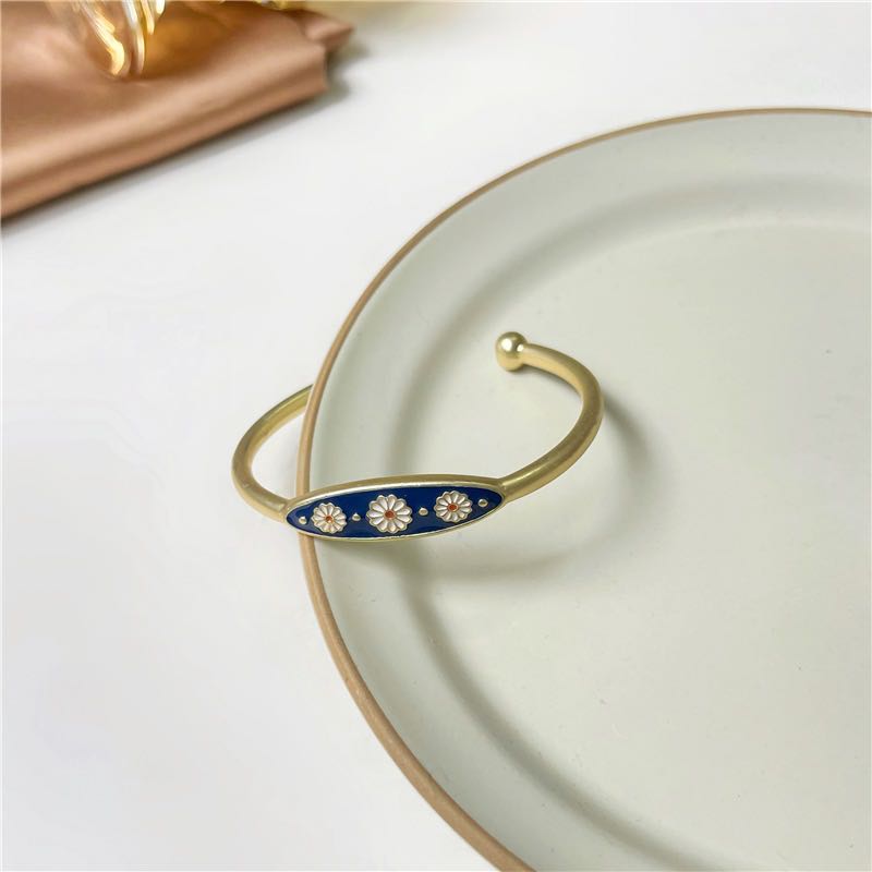 Daisy cuff bracelet outlet