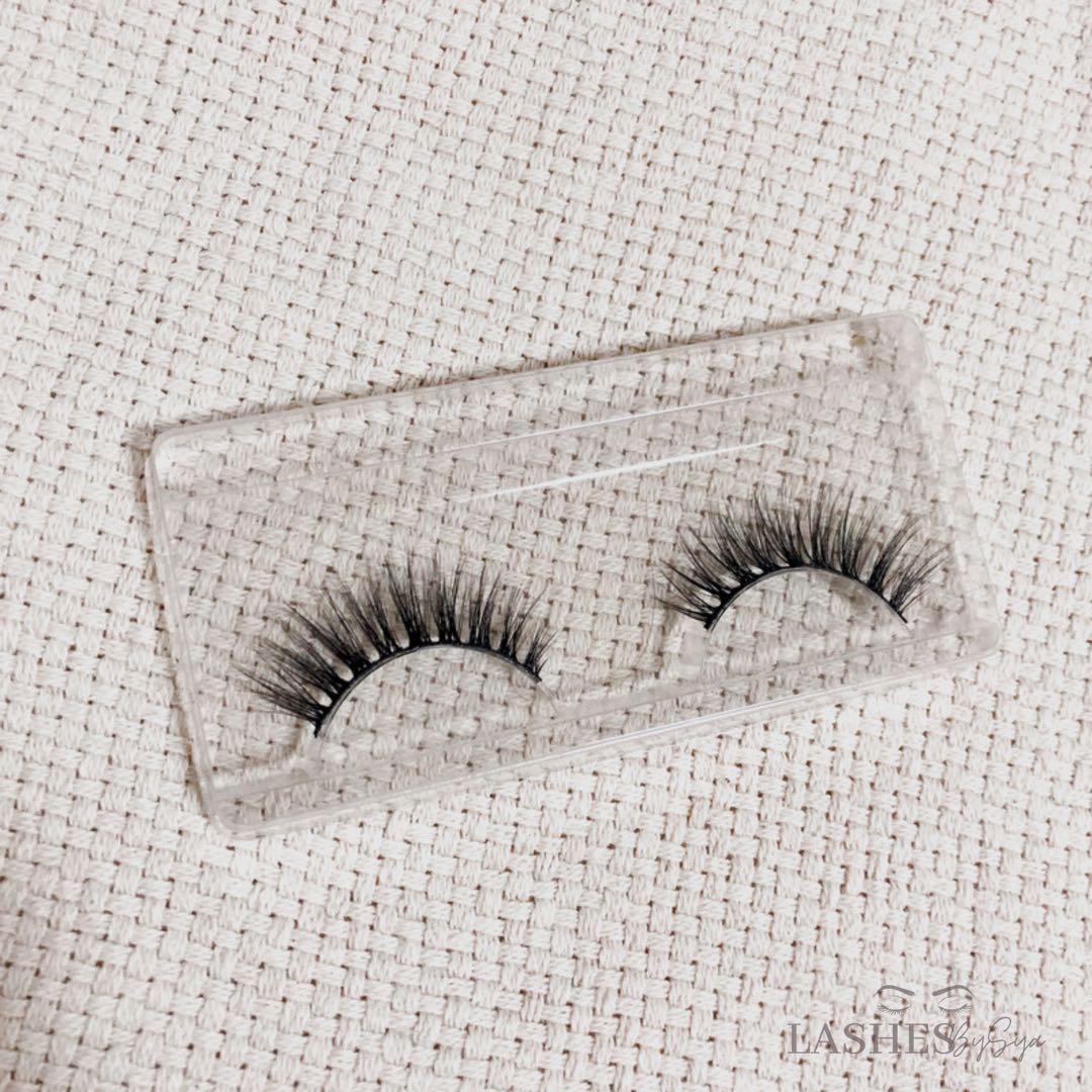 False lashes (Category: Makeup) located in Singapore. Submitted by lashesbysya_ (Listing ID 1108724355, Image 1). Description: Mariposa 🦋.