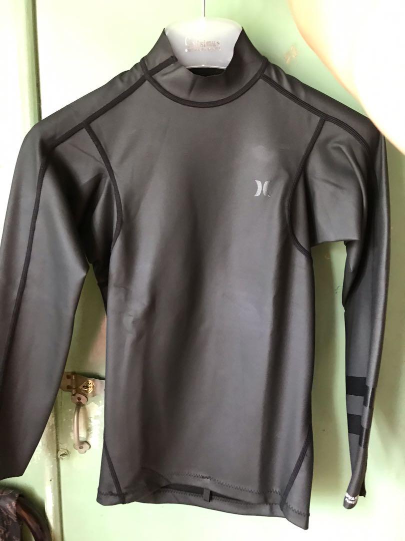 Hurley windskin 0.5mm rashguard (Category: Swim Top & Rash Guards) located in Los Banos. Submitted by lestralmazan (Listing ID 1108738117, Image 1). Description: Excellent condition Please read description and see photos first RFS: not using anymore S 36-38 29-31 36.5-38.5 The Hurley Men's 0.5mm Advantage Plus Windskin Wetsuit Jacket compresses and keeps the upper body warm. Features * Anatomical seam placement for a natural range of motion. * Fl