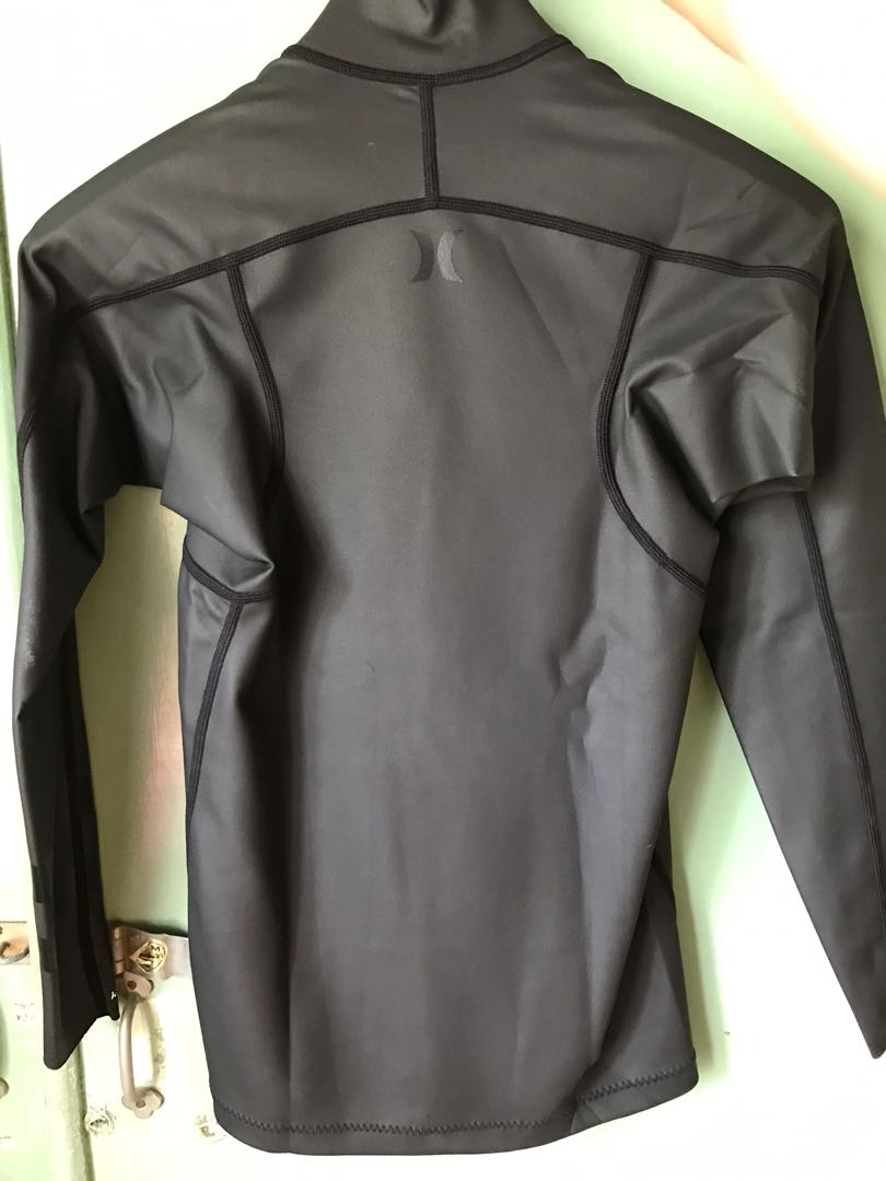 Hurley windskin 0.5mm rashguard (Category: Swim Top & Rash Guards) located in Los Banos. Submitted by lestralmazan (Listing ID 1108738117, Image 2). Description: Excellent condition Please read description and see photos first RFS: not using anymore S 36-38 29-31 36.5-38.5 The Hurley Men's 0.5mm Advantage Plus Windskin Wetsuit Jacket compresses and keeps the upper body warm. Features * Anatomical seam placement for a natural range of motion. * Fl