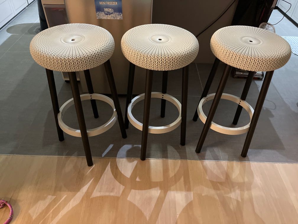 Keter cozy best sale bar stool
