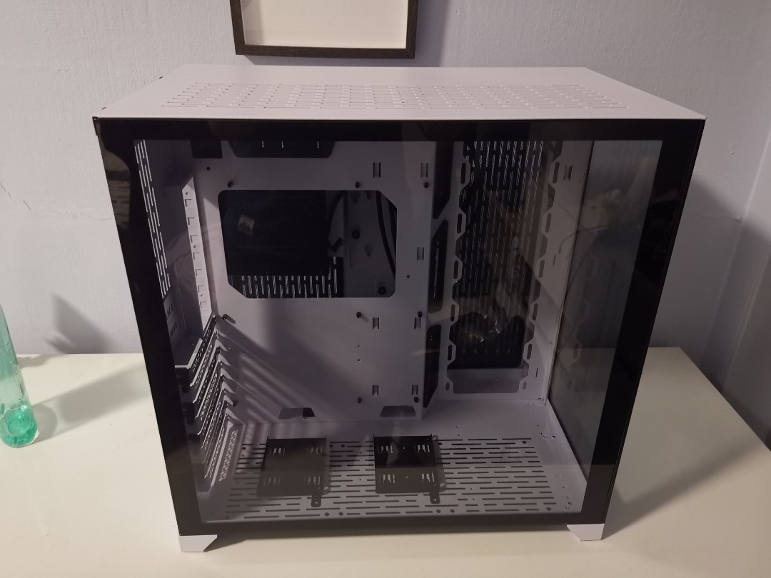 Lian li O11 dynamic white, Computers & Tech, Parts & Accessories ...