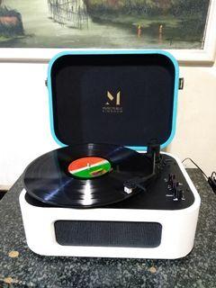 Music Public Kingdom Briefcase Suitcase Turntable Vinyl Record Player with Bluetooth and Built-in Stereo Speakers