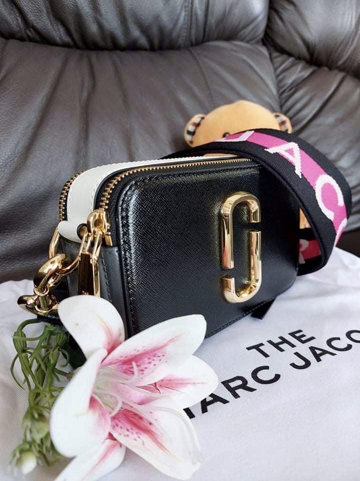 Preloved Marc Jacobs Snapshot Tricolor (black with pink strap), Luxury, Bags  & Wallets on Carousell