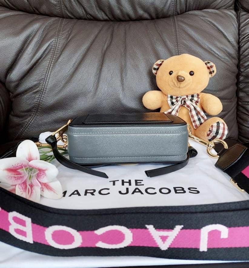 Preloved Marc Jacobs Snapshot Tricolor (black with pink strap), Luxury, Bags  & Wallets on Carousell