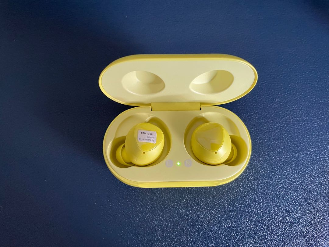 Samsung galaxy shop earbuds yellow
