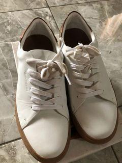 Sepatu hush puppies