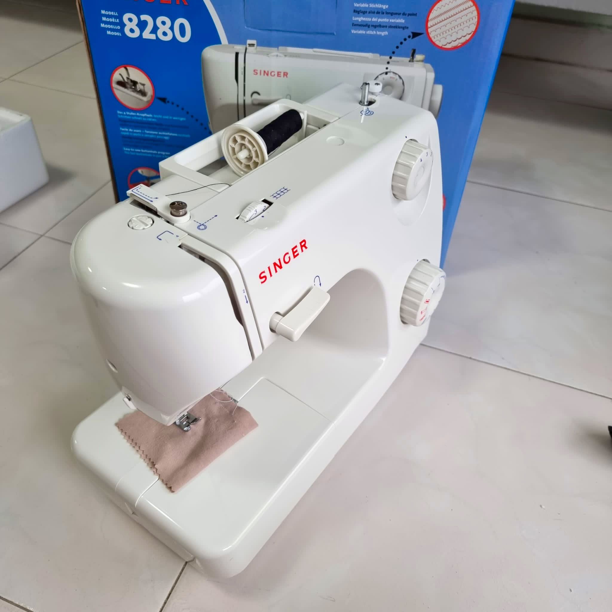 Singer Sewing Machine 8280 10/10 NEW with pedal, 7 programme stitching