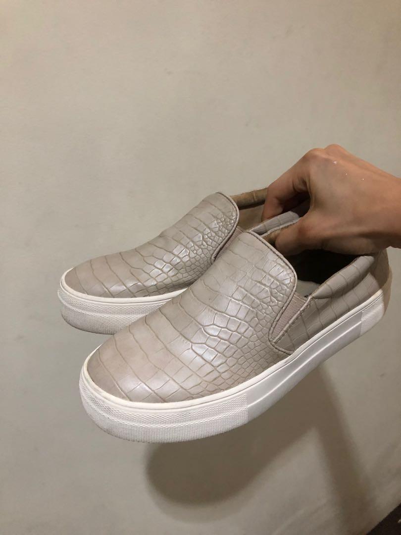 Steve madden on sale gills taupe crocodile