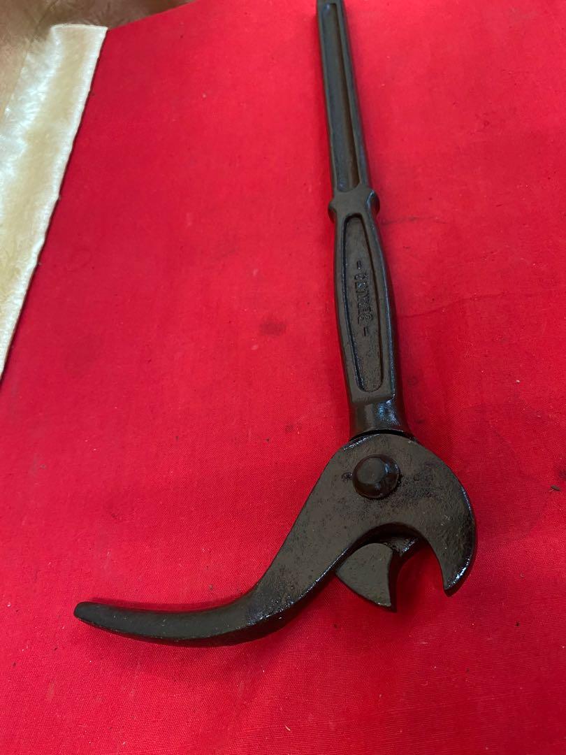 Vintage nail store puller tool