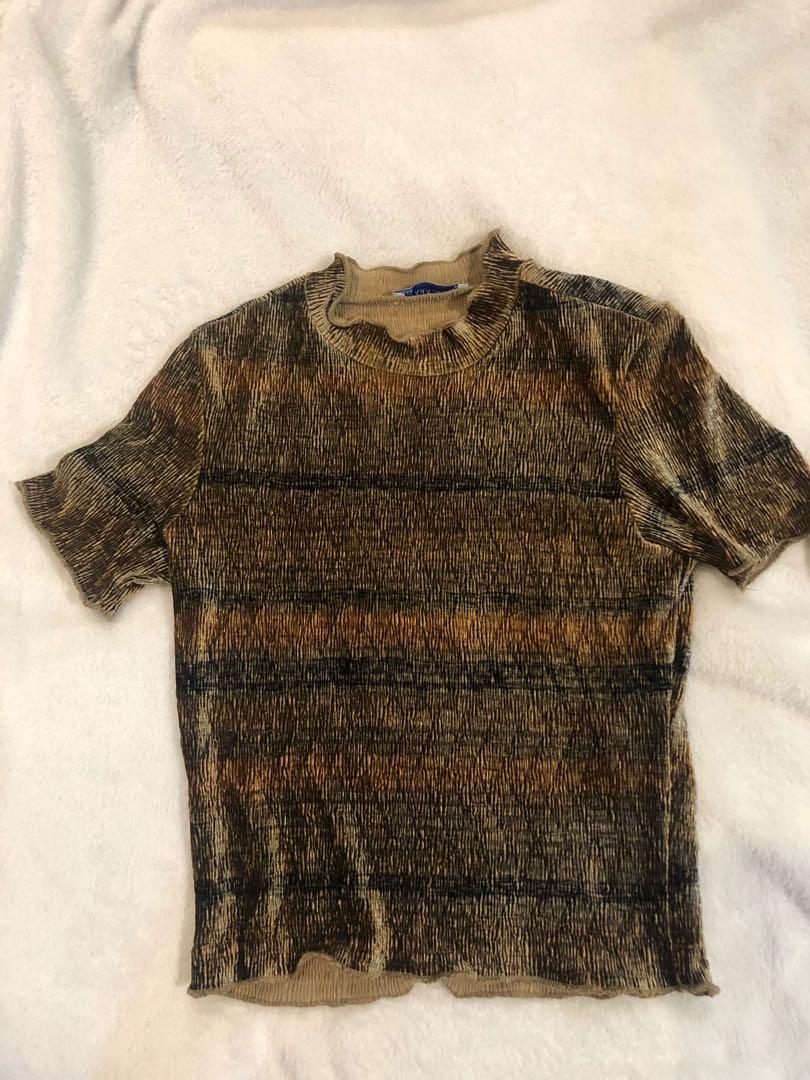 Zara Velvet Semi-Cropped Top (Category: Shirts) located in Paranaque City. Submitted by kgs.stuff (Listing ID 1108732297, Image 1). Description: 10/10 Condition Good as new, only worn out once.