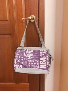 紫色行李袋側背斜背包包
