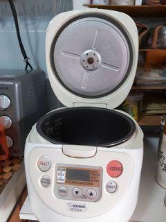 https://media.karousell.com/media/photos/products/2021/8/23/auto_rice_cooker_1629725848_54ef2292_progressive_thumbnail.jpg