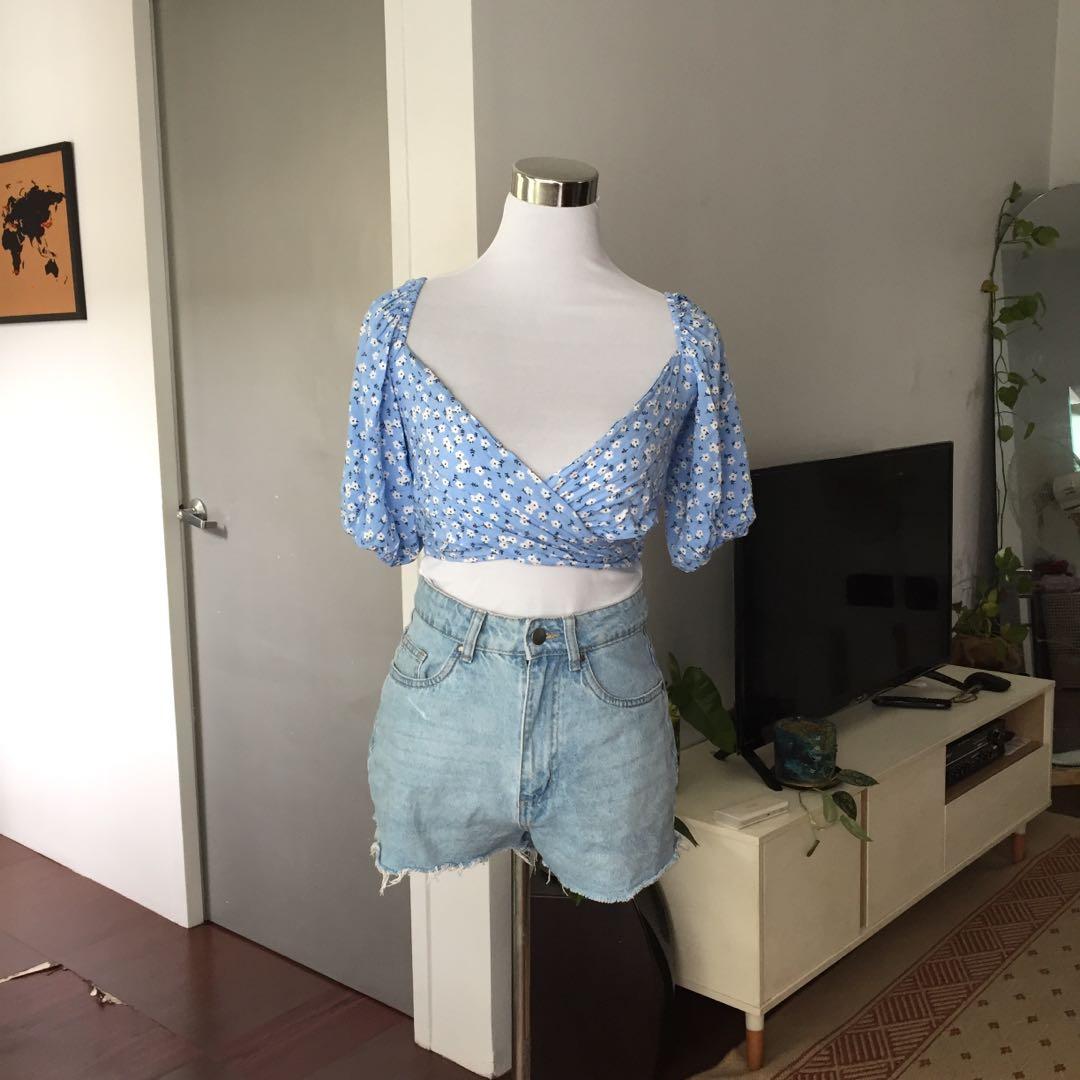 Baby Blue floral wrap croptop (Category: Blouses) located in Manila. Submitted by cb0903 (Listing ID 1108951448, Image 1). Description: Size small Used once No issue — good as new Rfs: decluttering Location: Marikina Delivery: mr speedy or gogo express Will give discount for two or more purchase! 💖.