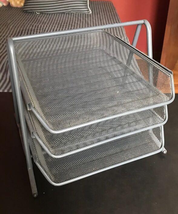 Document Holder (Category: Stationery & School Supplies) located in Singapore. Submitted by jeff1245 (Listing ID 1108933085, Image 1). Description: Document holder, trays movable Price can nego.