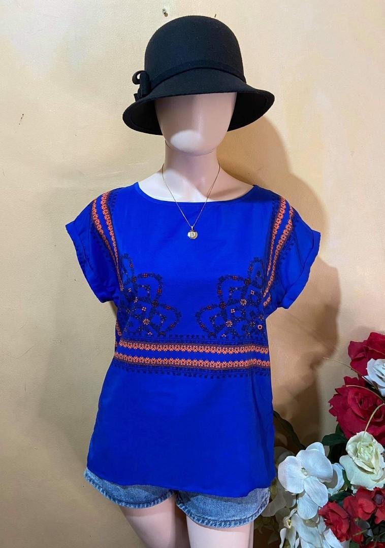 Forever 21 blue top (Category: Blouses) located in Quezon City. Submitted by simplespring (Listing ID 1109088835, Image 1). Description: item is well used blue color.
