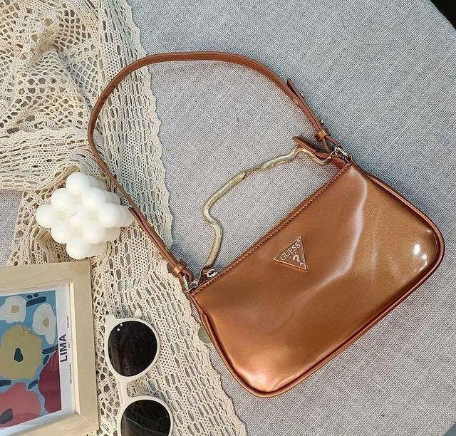 Guess Coney Shoulderbag, Olshop Fashion, Olshop Wanita di Carousell
