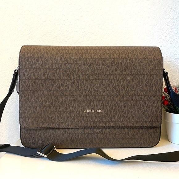 MICHAEL KORS Men's Harrison Front Flap Messenger Laptop Bag, Men's Fashion,  Bags, Briefcases on Carousell