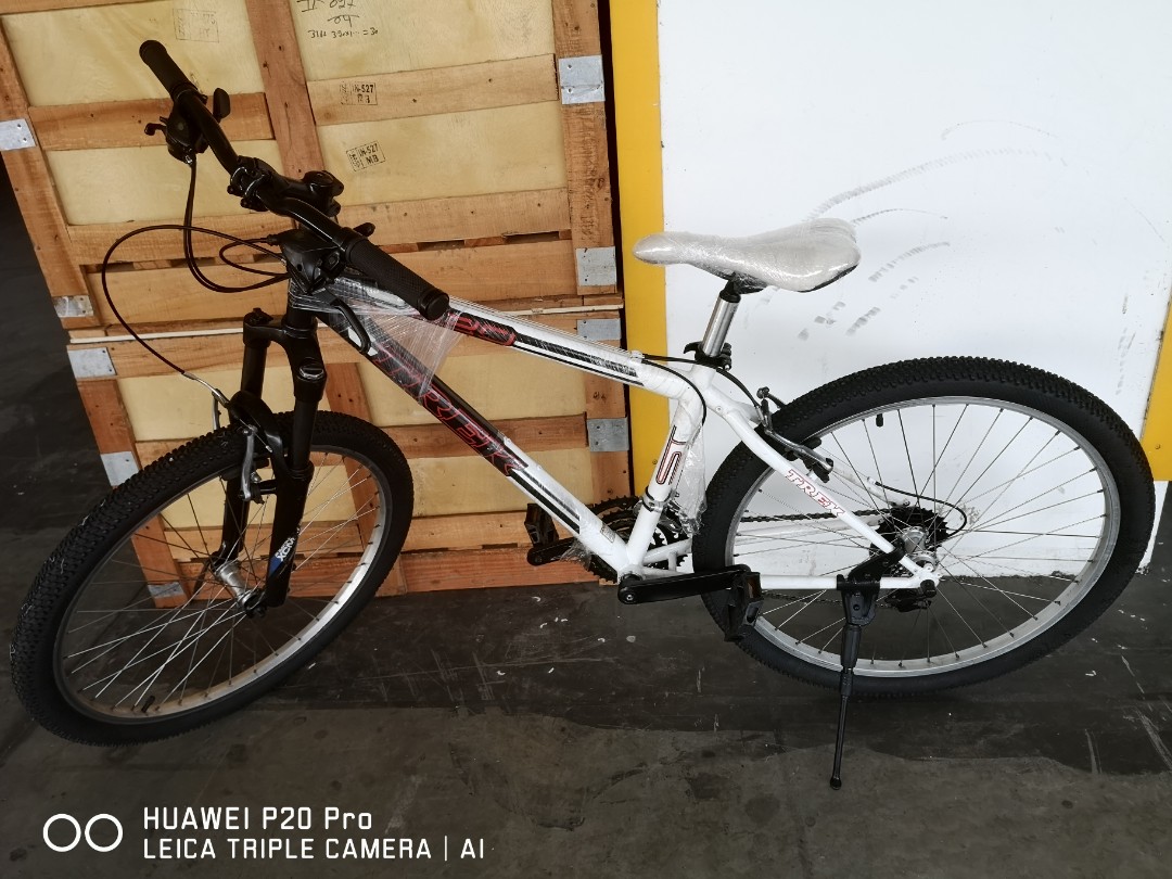 Trek 820 26 inch deals mountain bike
