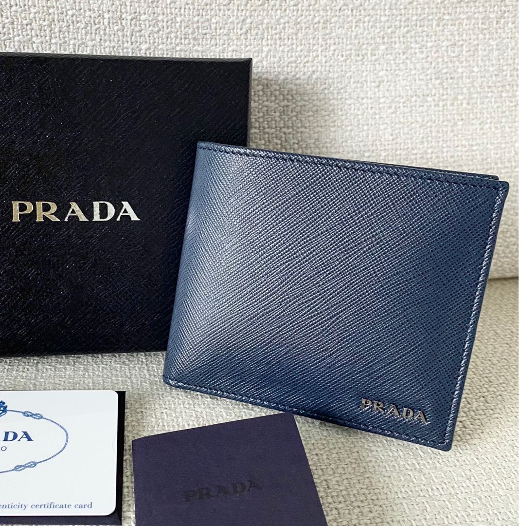 Prada Men's Baltico Blue Saffiano Leather Logo Billfold Bifold Wallet –  Queen Bee of Beverly Hills