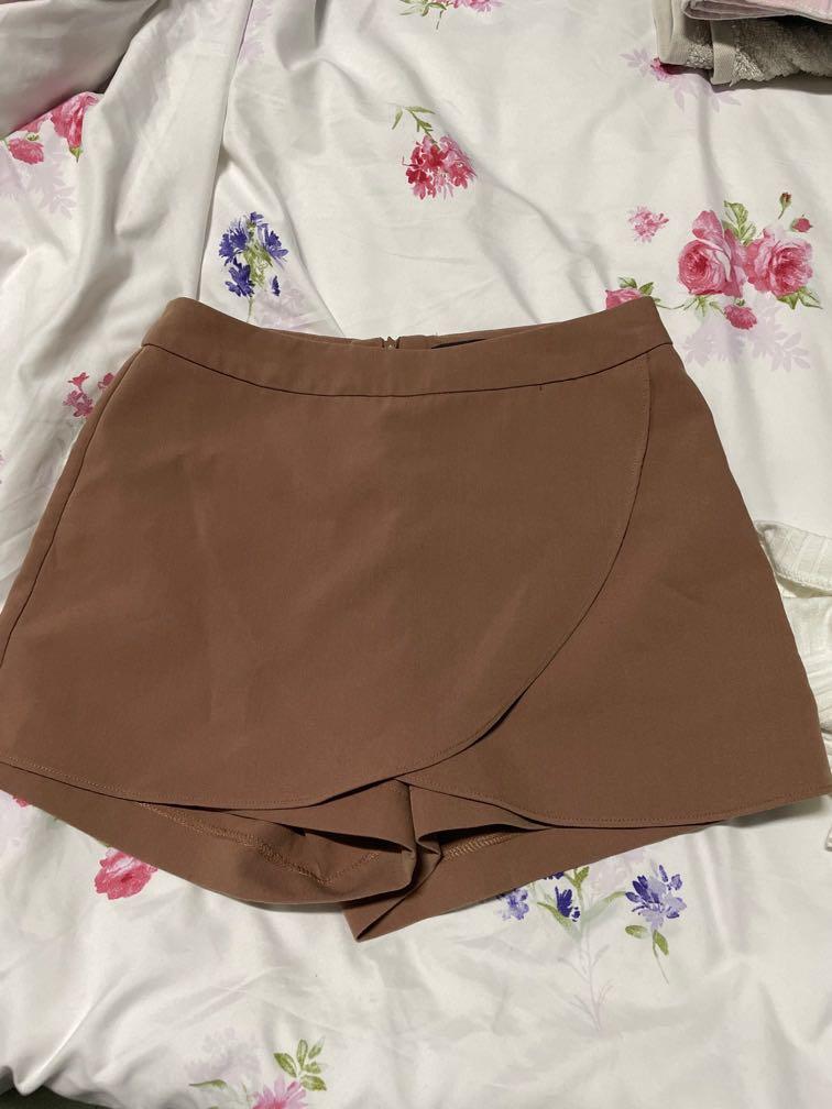 Skort (Category: Other Bottoms) located in Singapore. Submitted by boringsponge (Listing ID 1109113676, Image 1). Description: .