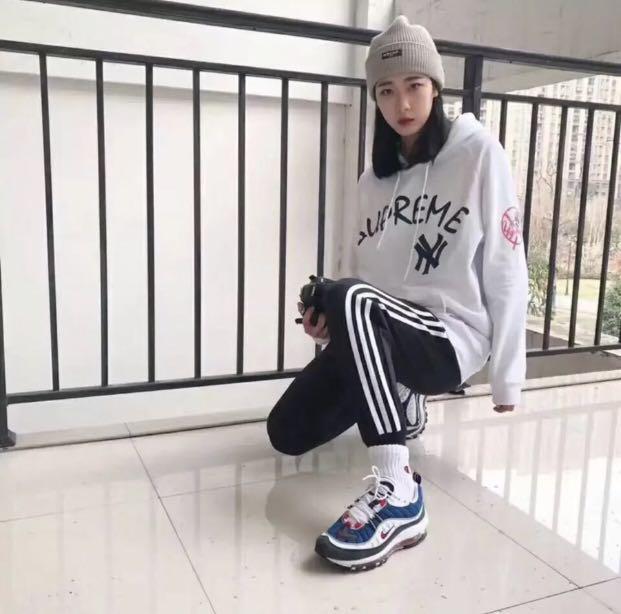 Supreme yankees hoodie sale