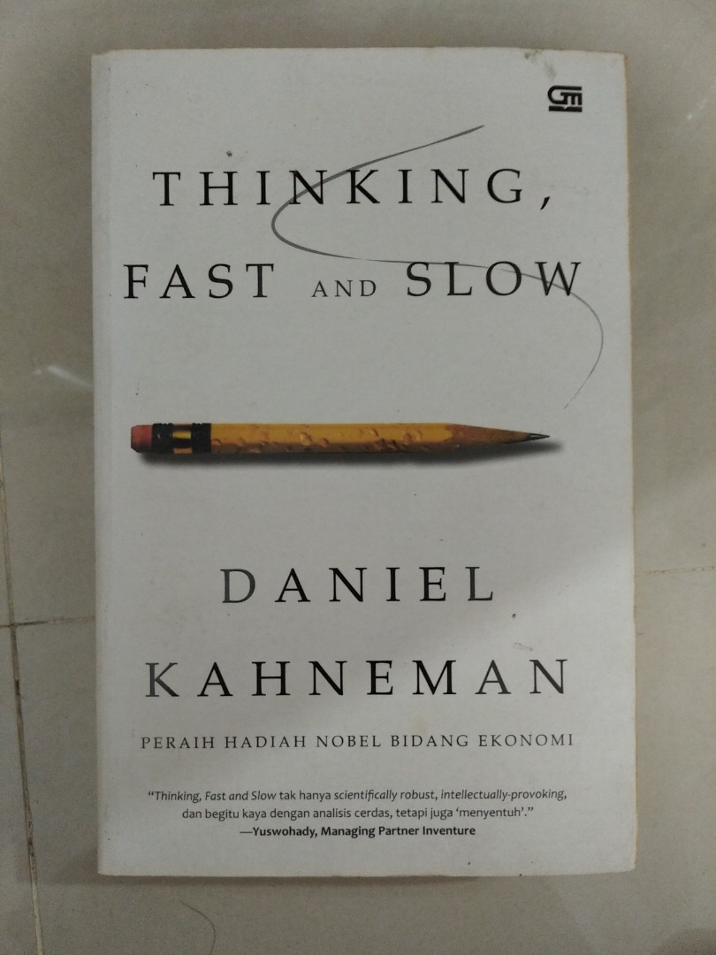 Thinking fast and slow daniel kahneman buku alat tulis buku di