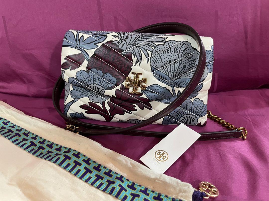 Kira chevron sales printed chain wallet