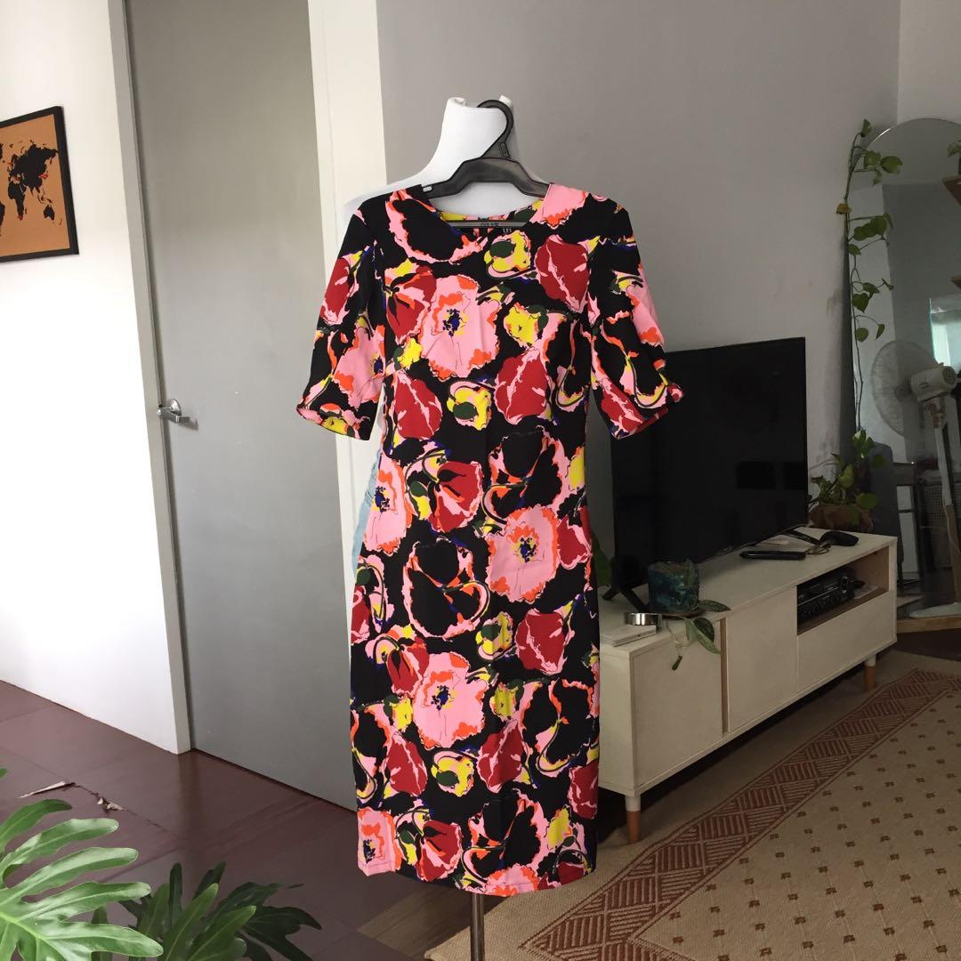 Zara bodycon dress (Category: Dresses) located in Manila. Submitted by cb0903 (Listing ID 1108949401, Image 1). Description: Size xs Used once No issue — good as new Rfs: decluttering Location: Marikina Delivery: mr speedy or gogo express Will give discount for two or more purchase! 💖.