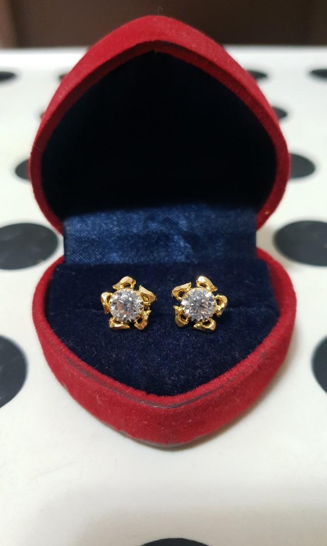 Gold white stone studs outlet