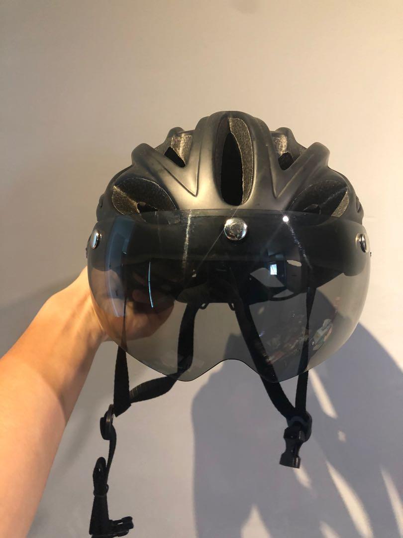 Cycling helmet with 2 visors and LEDs Cairbull, Sports, Bicycles 