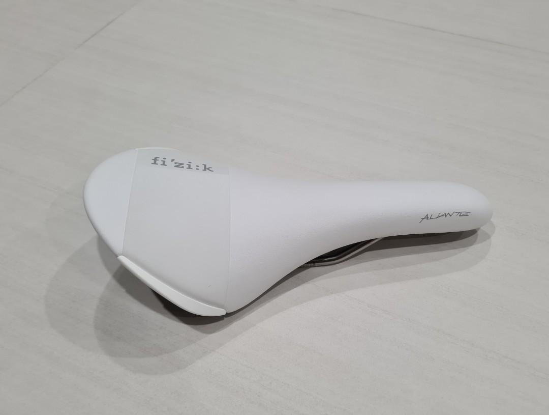Fizik hotsell saddle white