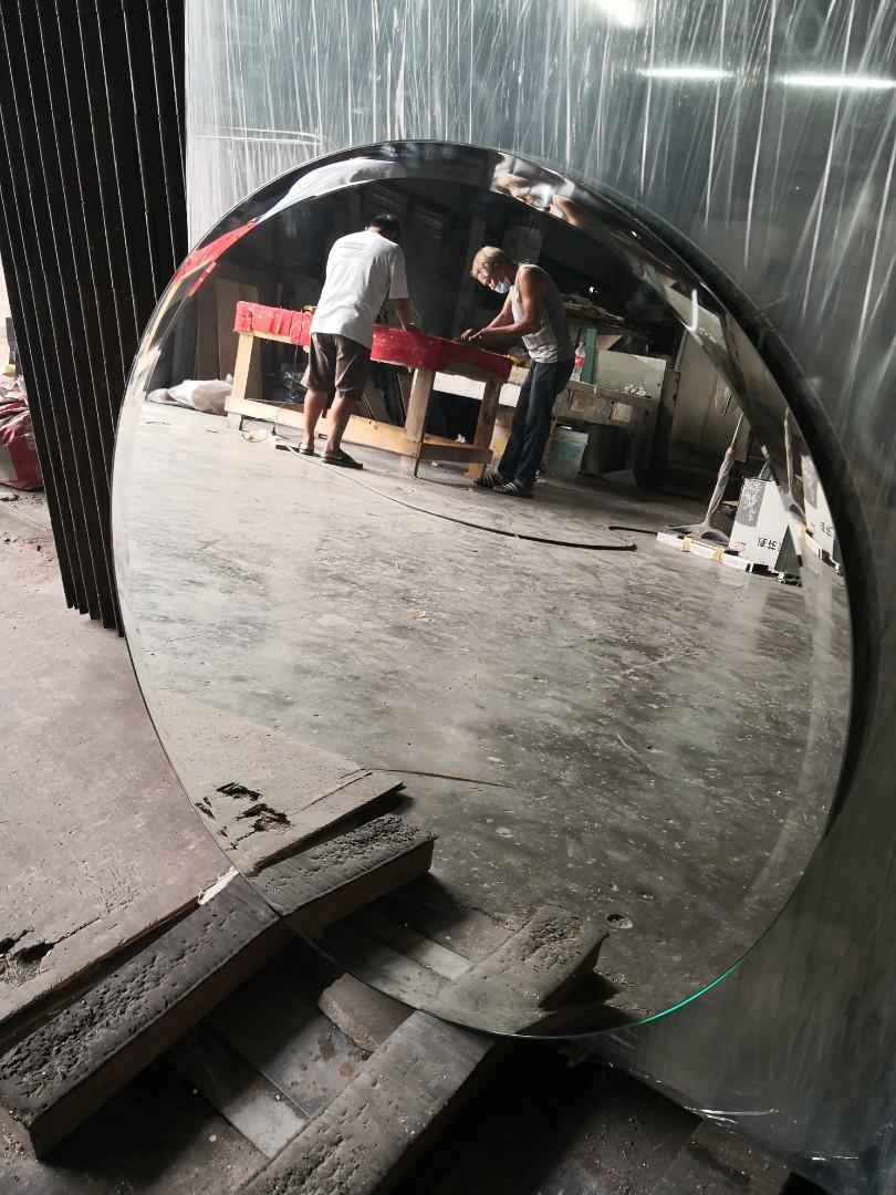 Frameless round mirror with Bevel edges (Category: Mirrors) located in Malabon City. Submitted by mirrors.ph (Listing ID 1109203265, Image 2). Description: Frameless round mirror with bevel and polished edges. Using 6mm thick copper free lead free mirror with plywood backing and hook. Size: 2.5ft diameter Customize sizes and shapes are welcome..