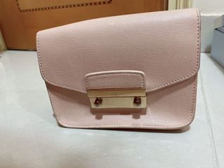 （分類：）位於 。 由 veeeeeeeev 提交（商品編號 1109246813，圖片 1）。簡介： 。