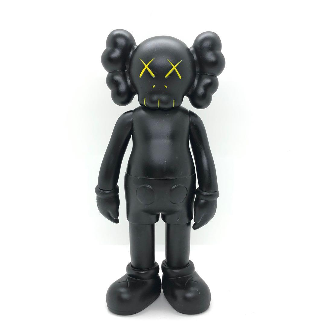 Kaws (Category: Designer & Blind Box Toys) located in Kuala Lumpur. Submitted by b0ss_rey (Listing ID 1109317876, Image 3). Description: Kaws edition pair untuk dilepaskan. Item display shj. Tinggi 8inch .