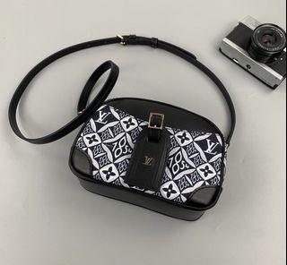 Louis Vuitton Deauville Mini Bag Monogram, Luxury, Bags & Wallets on  Carousell