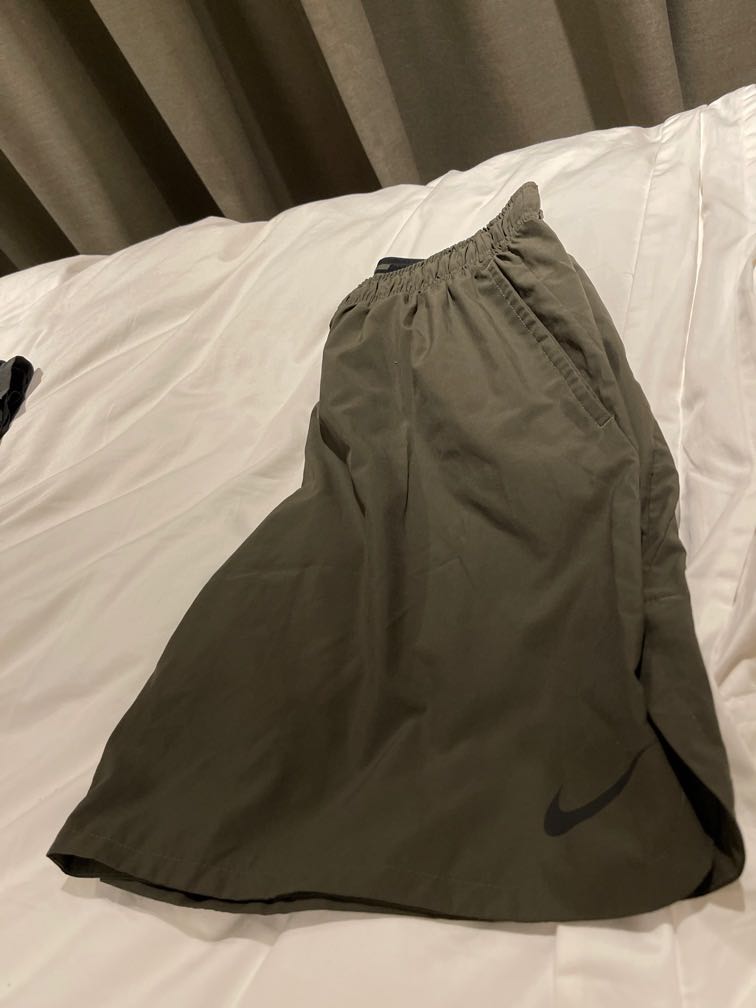 Nike Shorts Olive Green, Men's Fashion 