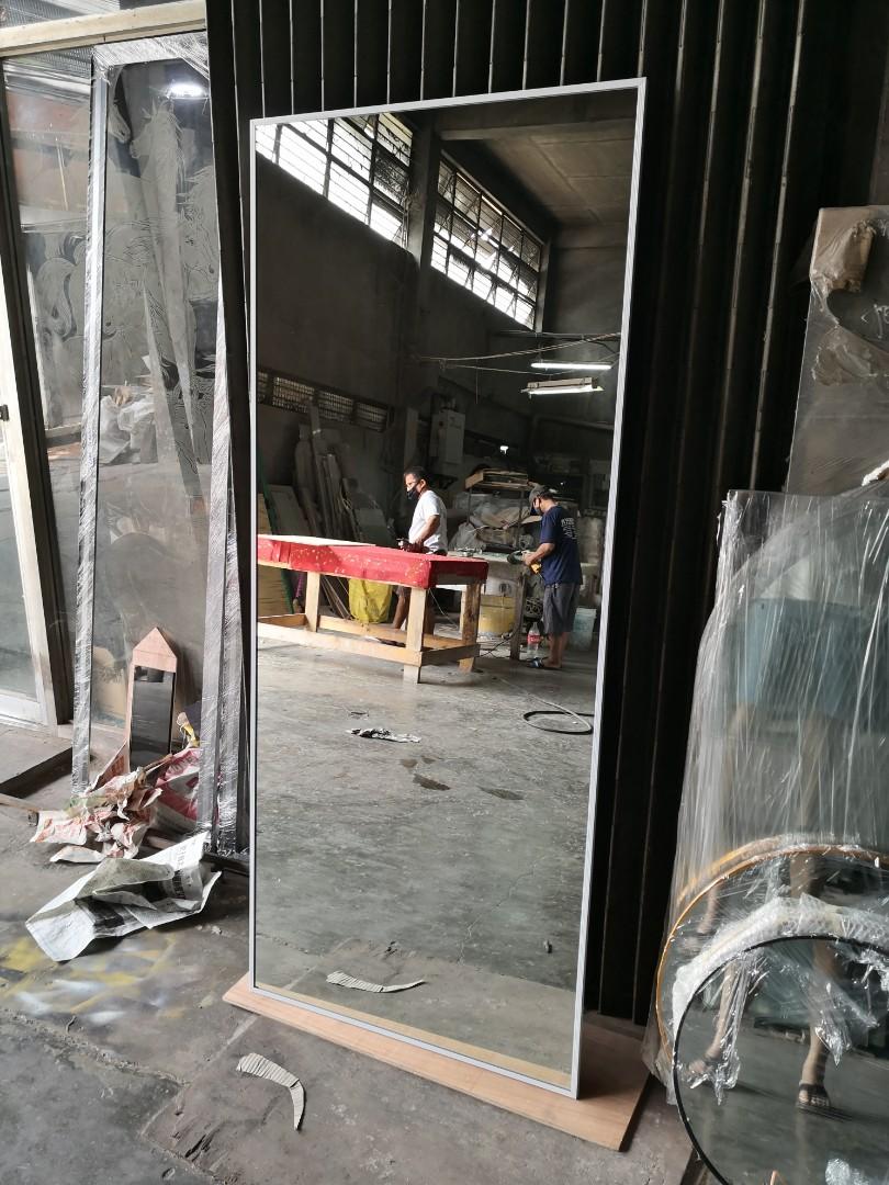 Rectangular mirror with frame (Category: Mirrors) located in Malabon City. Submitted by mirrors.ph (Listing ID 1109201833, Image 2). Description: Rectangular mirror with white aluminum frame and plywood backing. Using 6mm thick copper free lead free mirror. Size: 2.5ft x 6ft P4050 Available colors gold, glossy black, matte black, white and silver aluminum frame. Customize sizes and shapes are welcome..