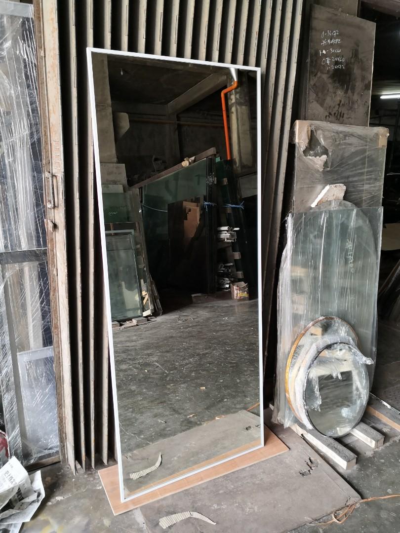 Rectangular mirror with frame (Category: Mirrors) located in Malabon City. Submitted by mirrors.ph (Listing ID 1109201833, Image 3). Description: Rectangular mirror with white aluminum frame and plywood backing. Using 6mm thick copper free lead free mirror. Size: 2.5ft x 6ft P4050 Available colors gold, glossy black, matte black, white and silver aluminum frame. Customize sizes and shapes are welcome..
