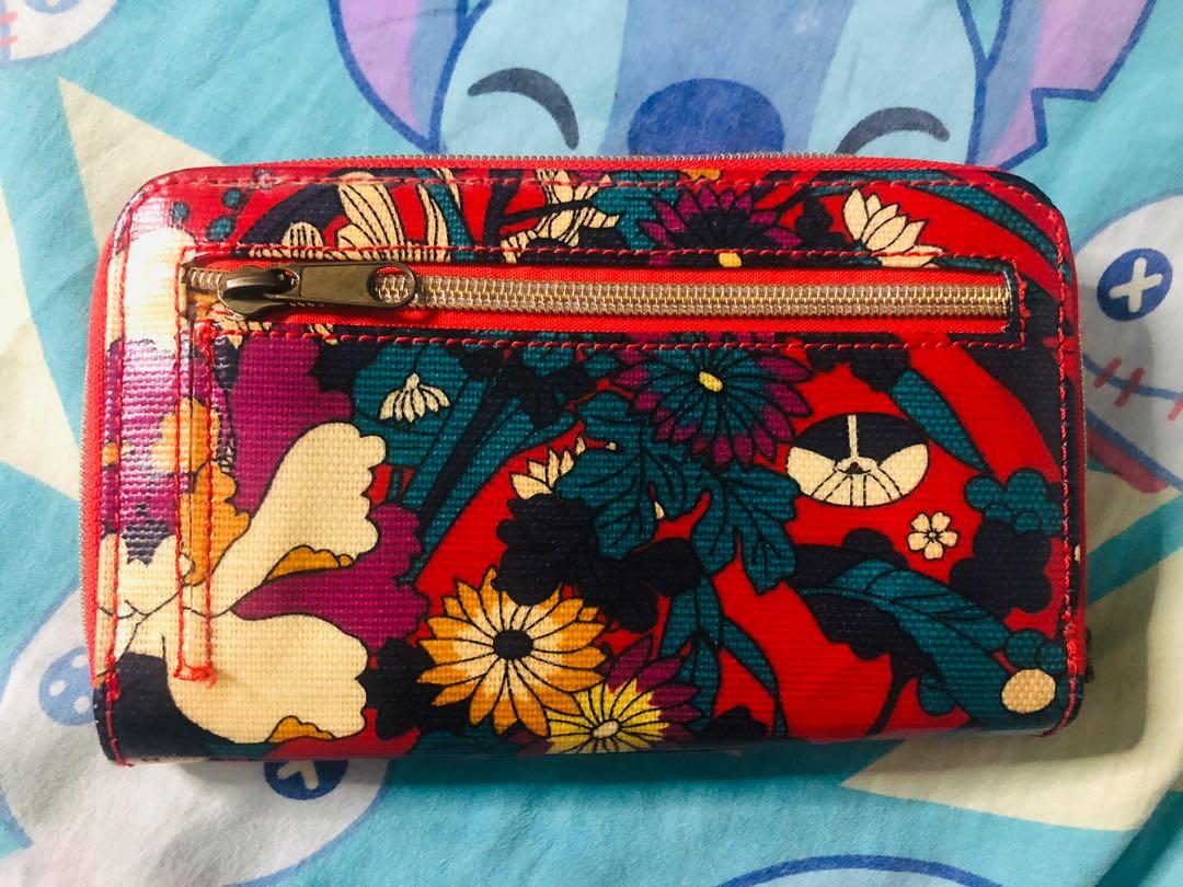 Sakroots Wallet with Coin purse (Category: Wallets & Card holders) located in Pasig City. Submitted by khaid (Listing ID 1109313775, Image 2). Description: Super nice in actual.