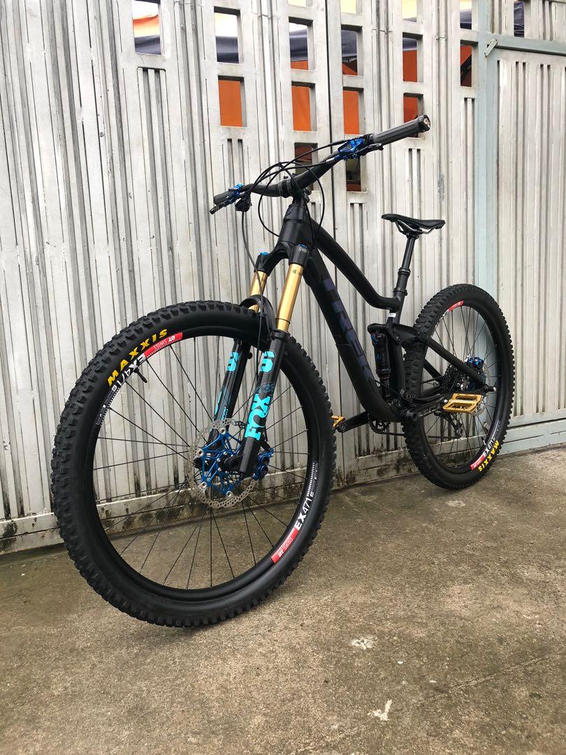 TREK SLASH 29ER