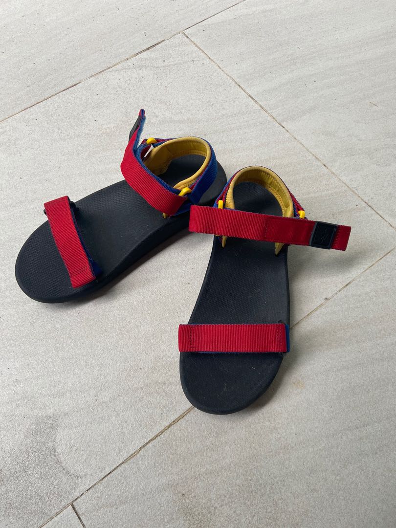 Jw anderson uniqlo 2025 sandals