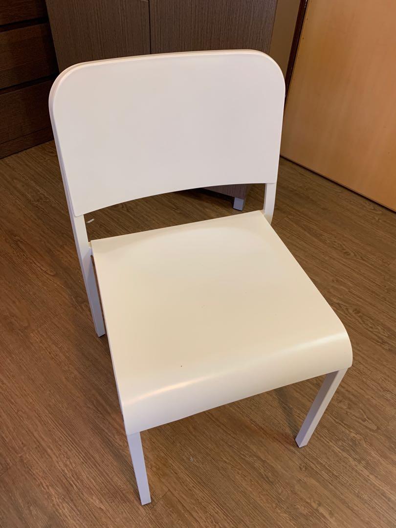 9 成新ikea 椅子 啱的話送埋張ikea 白色正方枱俾你 傢俬 家居 傢俬 椅子 Carousell