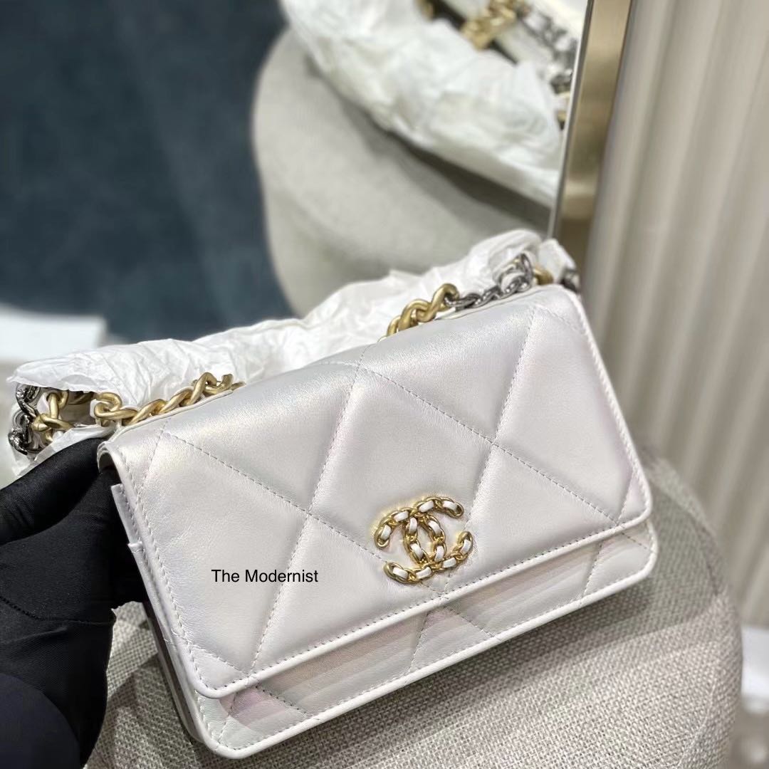 Authentic Chanel Iridescent White 19 Wallet On Chain WOC