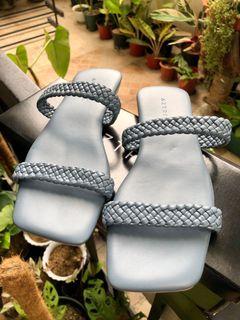 Aztrid flats size 5