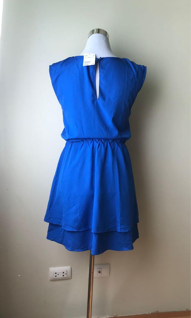 Bnwt H&M royal blue dress (Category: Dresses) located in Quezon City. Submitted by blessedbrands (Listing ID 1109525712, Image 2). Description: Bnew wth price tag 1,290 pesos (199 HKD) Item in excellent condition Cool and comfy to wear No stain, no damage Euro 34 on tag Fit Small Shopee checkout is available for cheaper shipping fee and for your convenience.