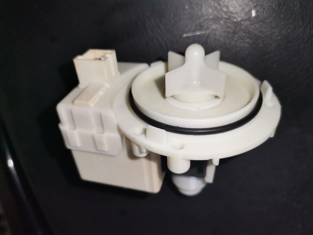 Electrolux washing machine drain motor (Category: Washing Machines and Dryers) located in Manila. Submitted by latestproduct (Listing ID 1109428624, Image 1). Description: Electrolux drain motor Tel 85109484 09331240862.