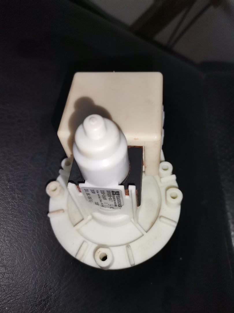 Electrolux washing machine drain motor (Category: Washing Machines and Dryers) located in Manila. Submitted by latestproduct (Listing ID 1109428624, Image 2). Description: Electrolux drain motor Tel 85109484 09331240862.