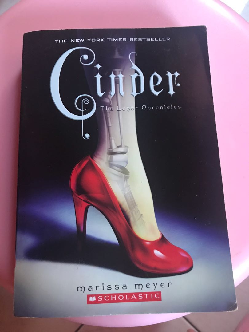 English Novel Cinder Hargapadu Books Stationery Books On Carousell