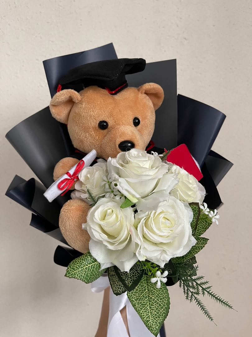 Graduation flowers with outlet bear